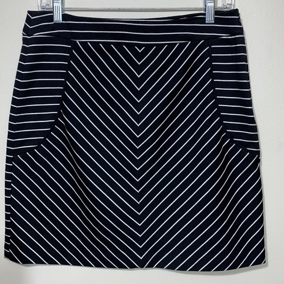 Darjoni Black White Chevron Stripe Skirt Size 6 Stretch A-Line Pockets Work Offi - Picture 10 of 10